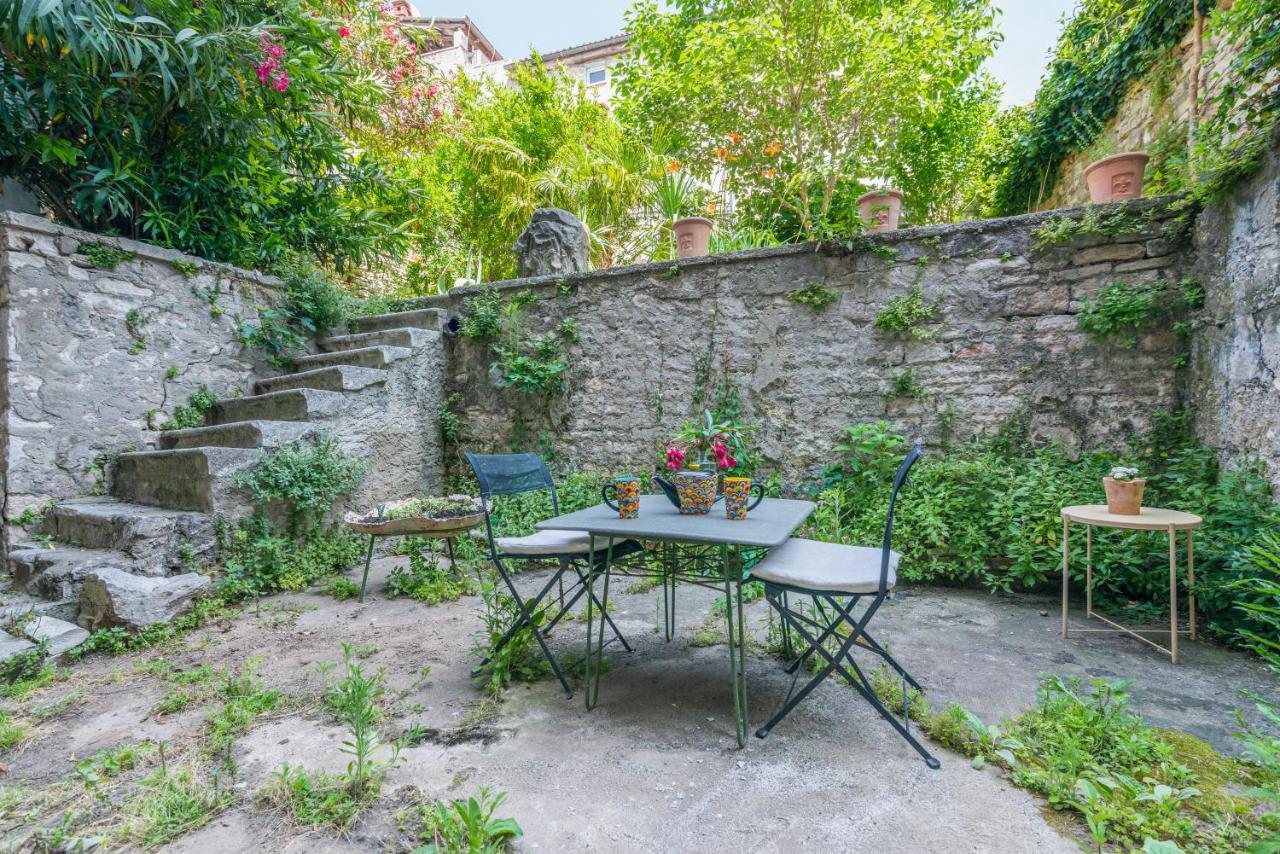 Diana'S Chamber Apartment Pula Exterior photo